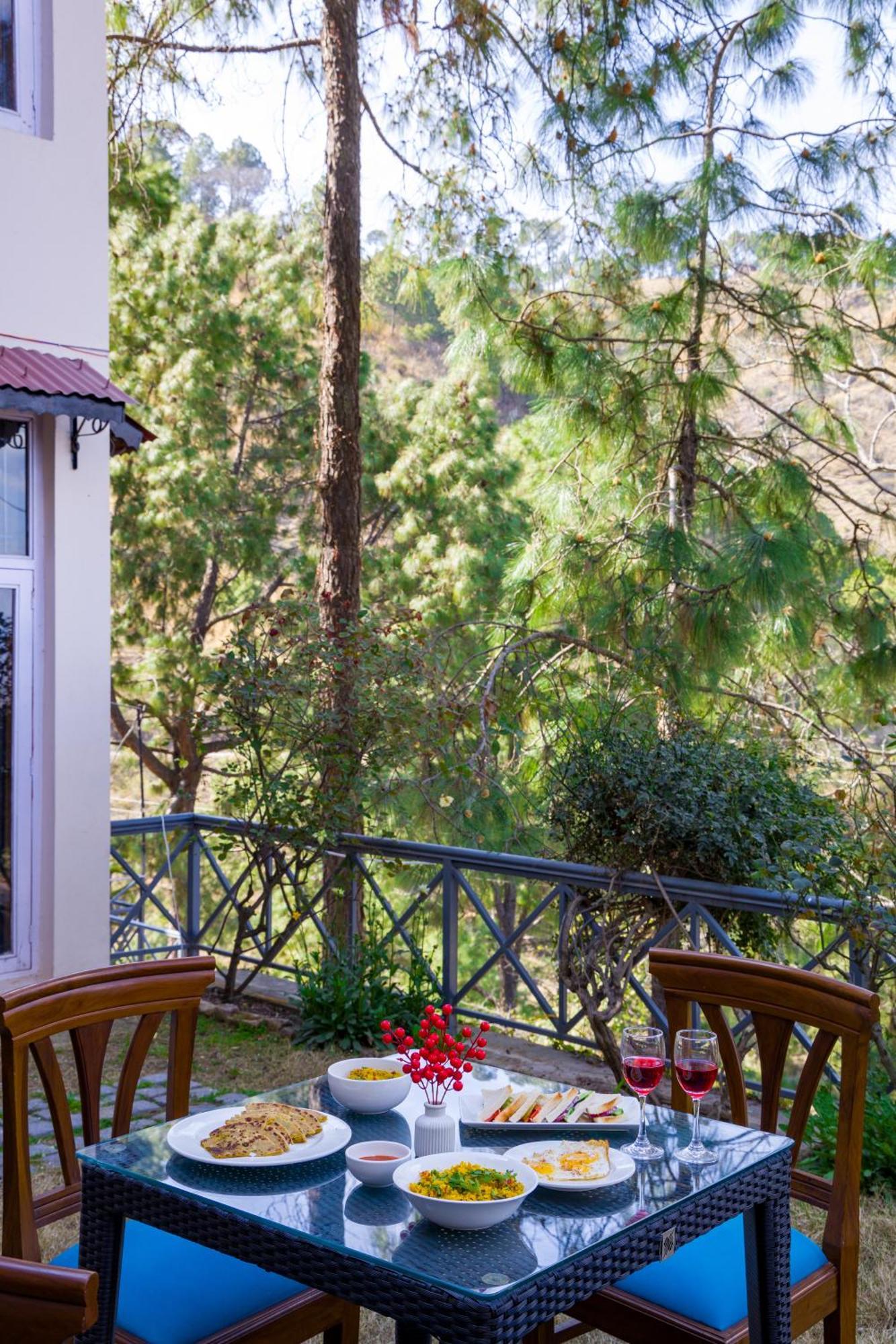 Alaya Stays Mehar Villa - 3 Bhk With Garden & Scenic Views Kasauli Extérieur photo