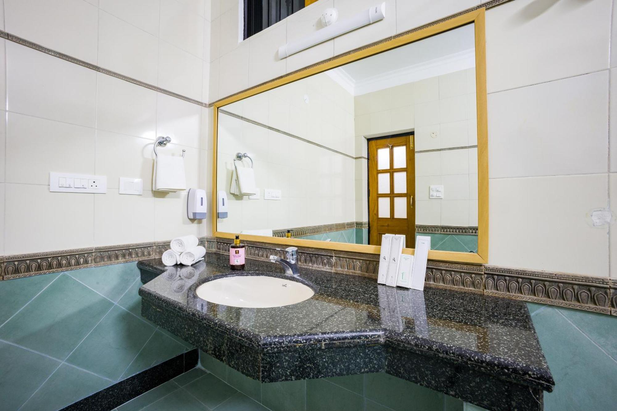Alaya Stays Mehar Villa - 3 Bhk With Garden & Scenic Views Kasauli Extérieur photo