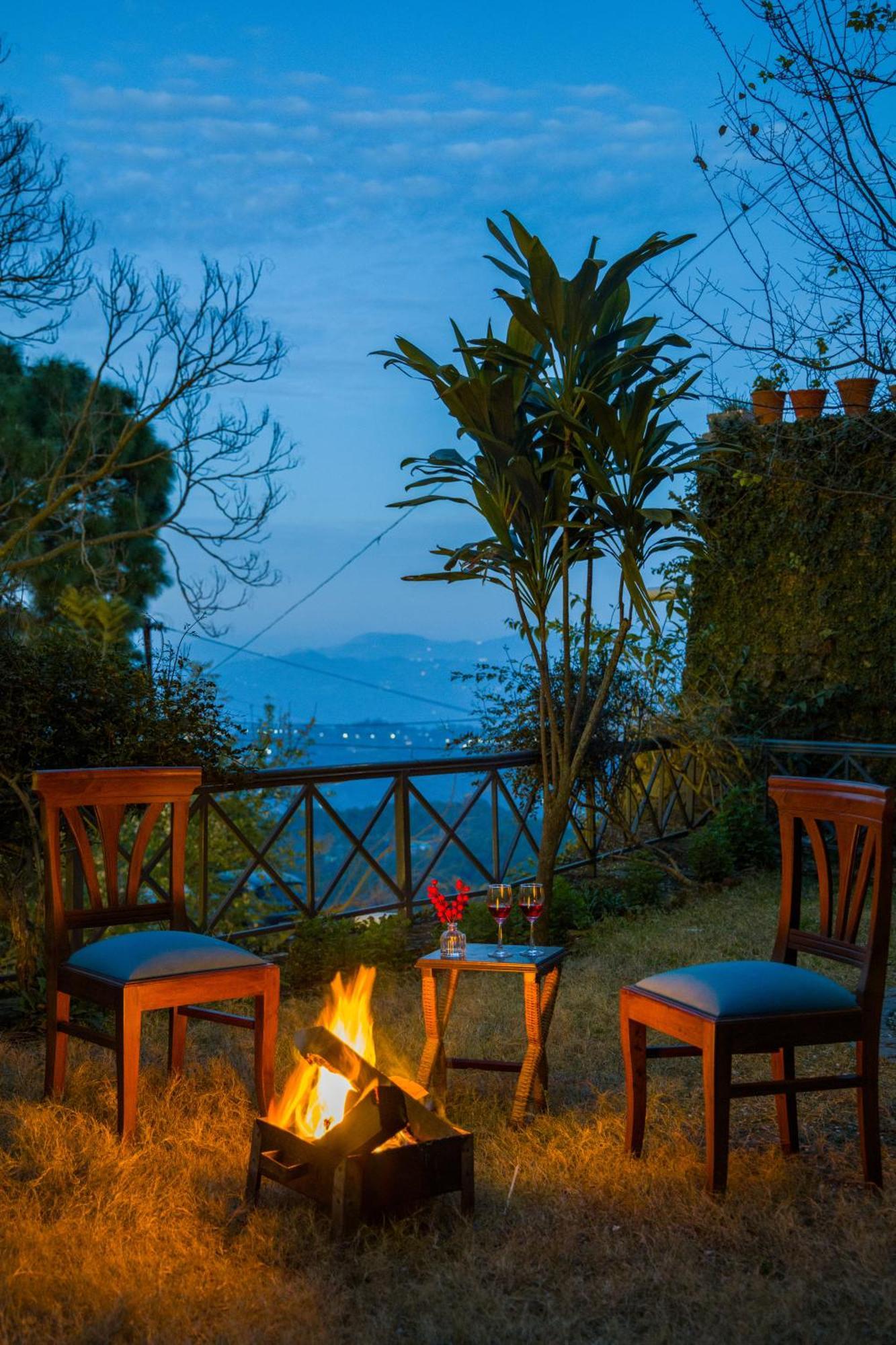 Alaya Stays Mehar Villa - 3 Bhk With Garden & Scenic Views Kasauli Extérieur photo